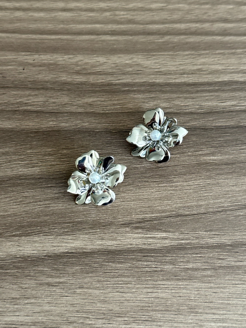 Pearl flower earrings Q1070